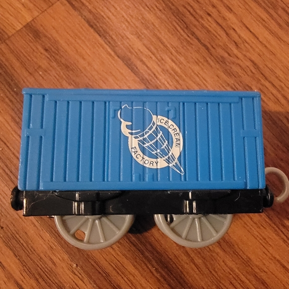 Thomas & Friends Trackmaster Ice Cream Factory Box Car - Picture 2 of 3